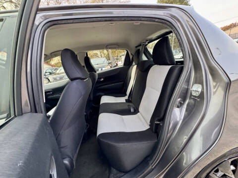 2013 Toyota Yaris 5-Door LE