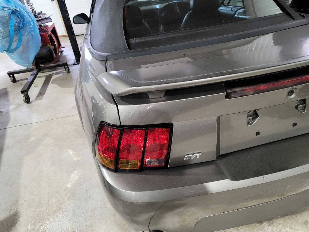 2001 Ford Mustang SVT Cobra 9
