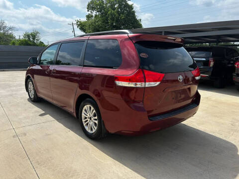 2011 Toyota Sienna
