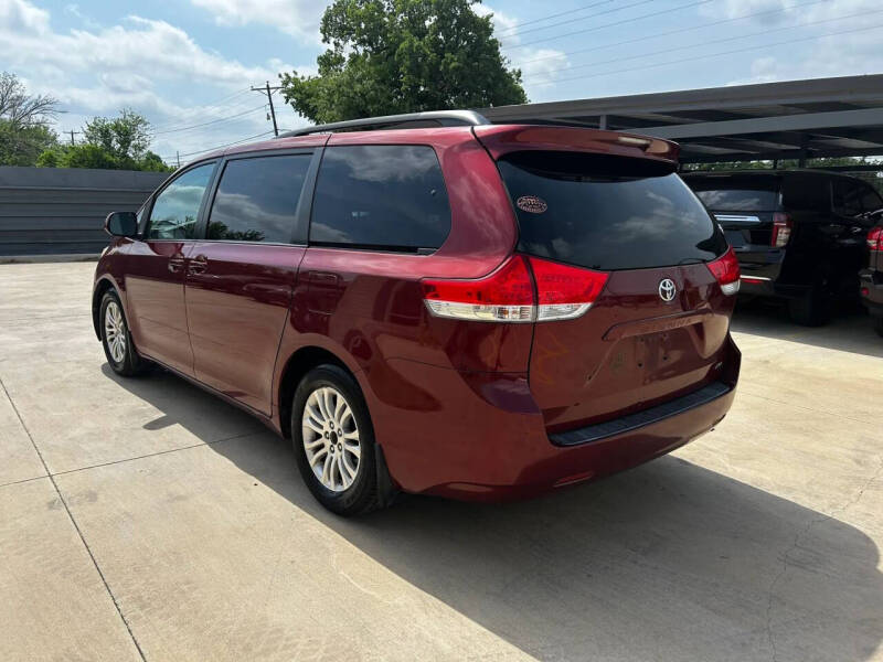 2011 Toyota Sienna
