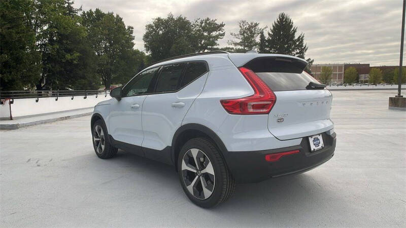 2026 Volvo XC40 B5 Plus
