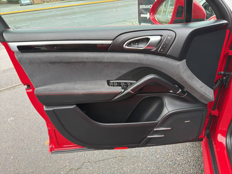 2016 Porsche Cayenne GTS