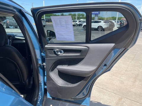 2023 Volvo XC40 B5 Plus Dark Theme