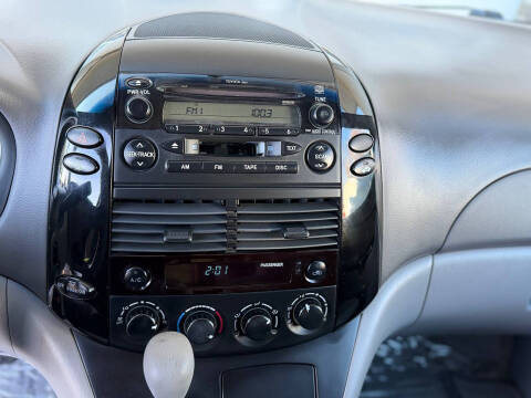 2005 Toyota Sienna LE 7 Passenger