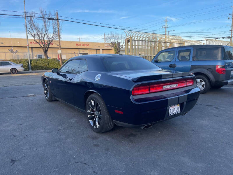 2014 Dodge Challenger SRT8