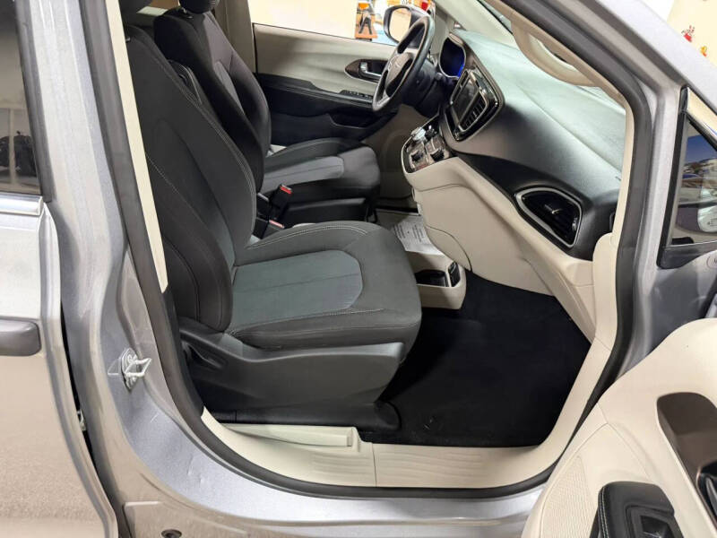 2021 Chrysler Voyager L