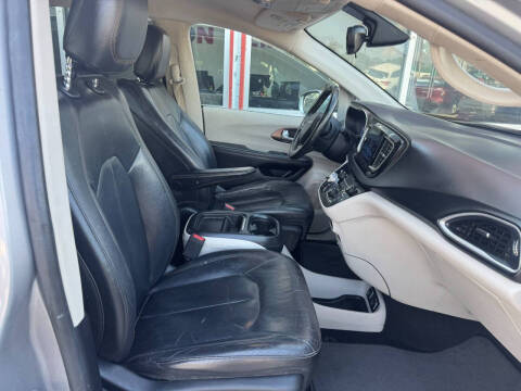 2017 Chrysler Pacifica Touring-L