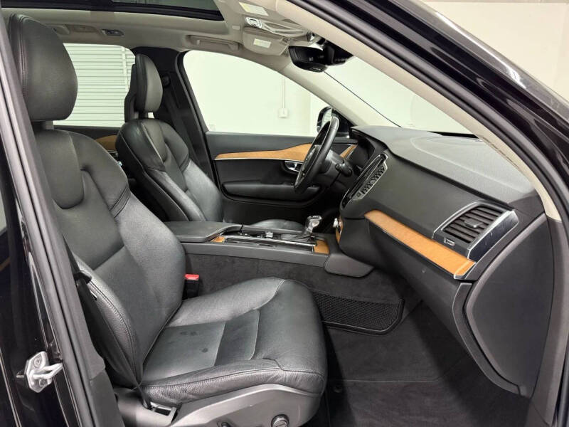 2021 Volvo XC90 T5 Momentum