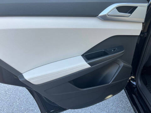 2025 Volkswagen Taos SE 4Motion