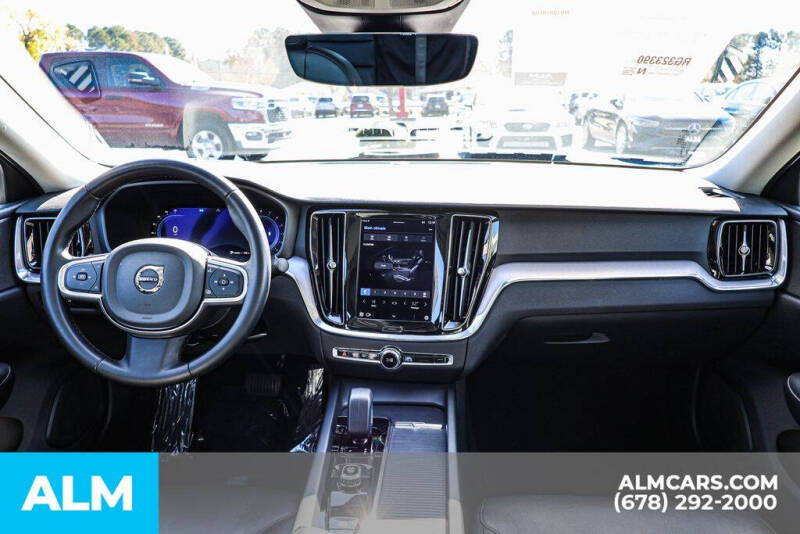 2024 Volvo S60 B5 Core Dark Theme