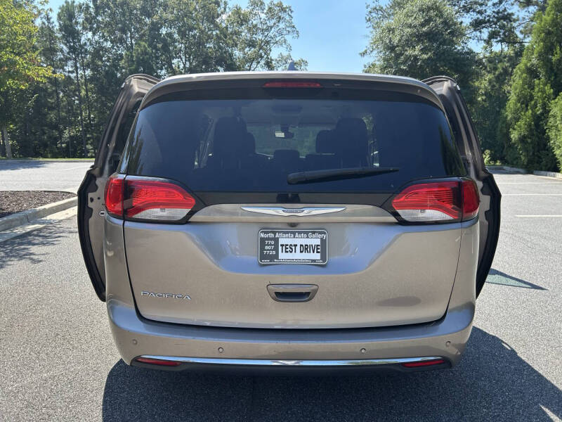 2017 Chrysler Pacifica Touring-L