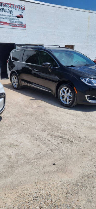2017 Chrysler Pacifica Touring-L Plus