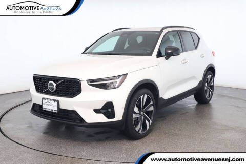 2024 Volvo XC40 B5 Plus Dark Theme