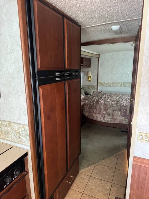 2004 Winnebago Adventurer