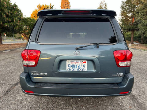 2005 Toyota Sequoia SR5