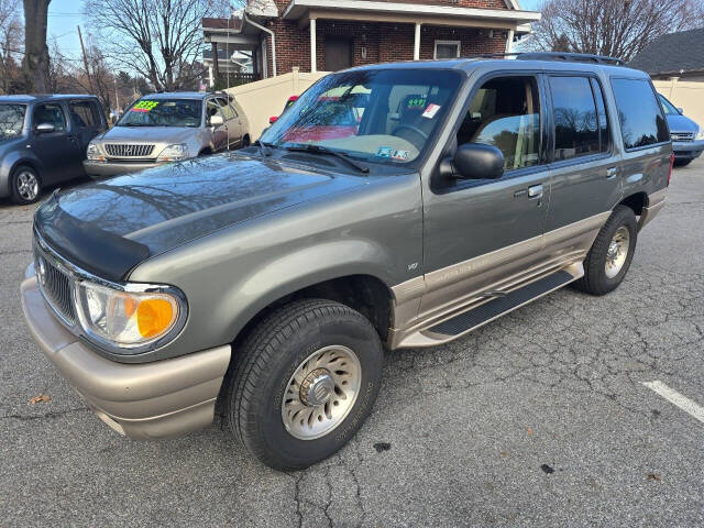 2000 Mercury Mountaineer for sale at QUEENSGATE AUTO SALES in York, PA