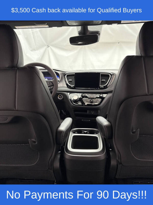 2026 Chrysler Pacifica Select