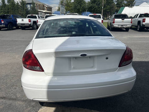 2004 Ford Taurus SE