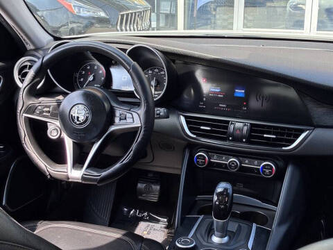 2019 Alfa Romeo Giulia Sport