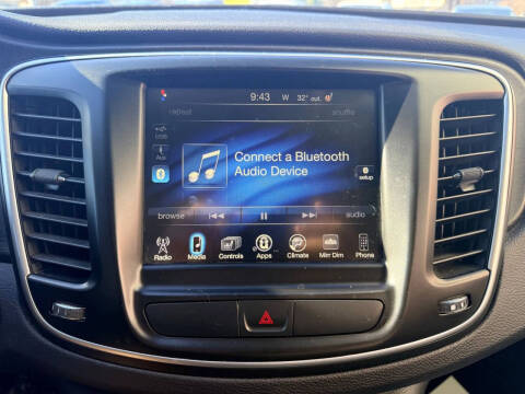 2017 Chrysler 200 Limited Platinum