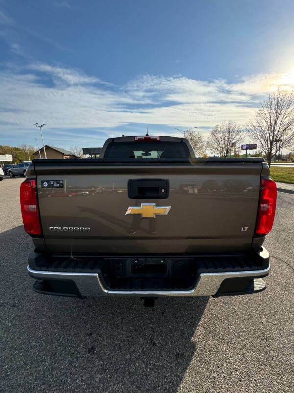 2015 Chevrolet Colorado LT photo 3