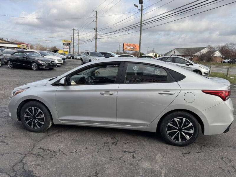 2020 Hyundai Accent SE photo 3