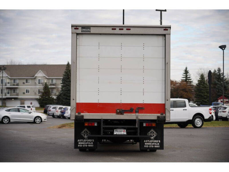 2015 Mitsubishi Fuso FE180