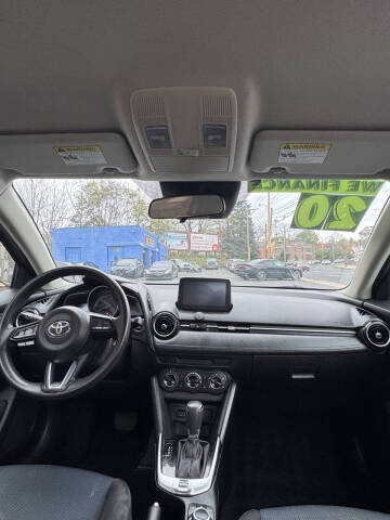 2020 Toyota Yaris Hatchback LE