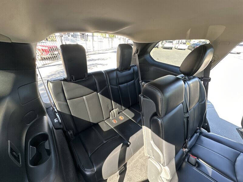 2020 Nissan Pathfinder SL