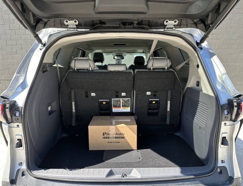 2024 Toyota Sienna XLE 8-Passenger
