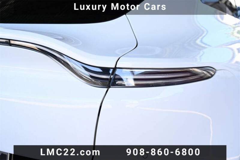 2021 Aston Martin DBX