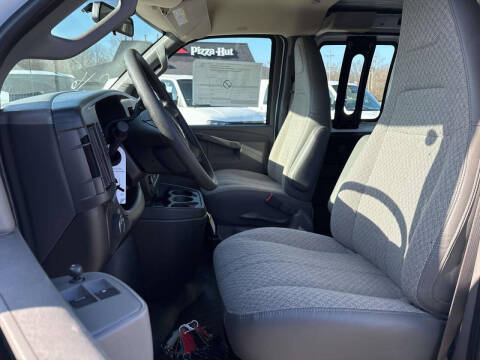 2025 Chevrolet Express 2500