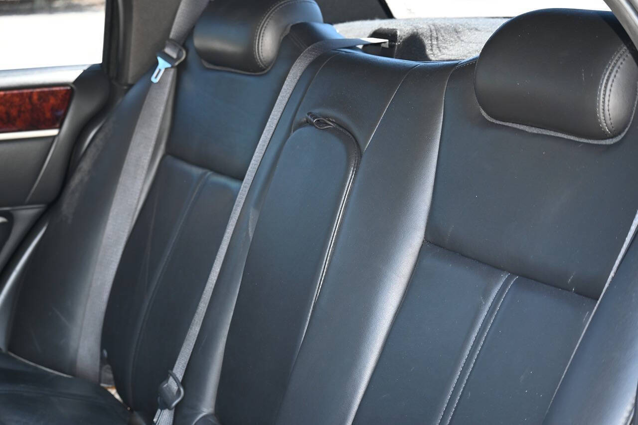 2011 Lincoln Town Car 19