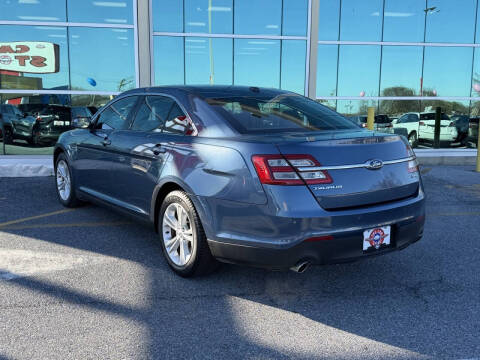 2018 Ford Taurus SEL