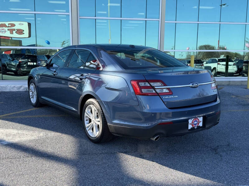 2018 Ford Taurus SEL