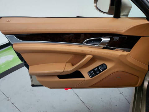 2016 Porsche Panamera