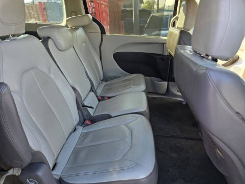 2017 Chrysler Pacifica Touring-L