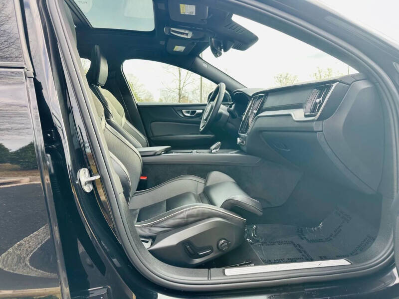 2023 Volvo S60 B5 Ultimate Black Edition