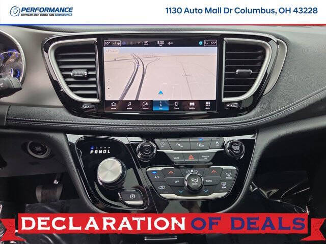 2027 Chrysler Pacifica Select