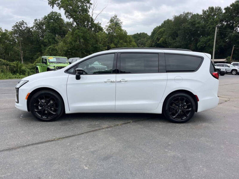 2027 Chrysler Pacifica Limited
