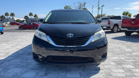 2012 Toyota Sienna LE 7-Passenger