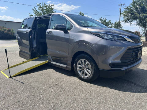 2022 Toyota Sienna LE 8-Passenger