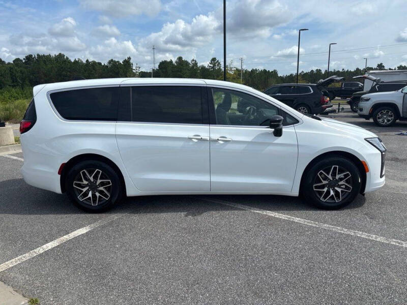 2027 Chrysler Pacifica Limited