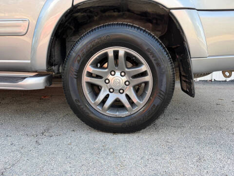 2004 Toyota Sequoia SR5