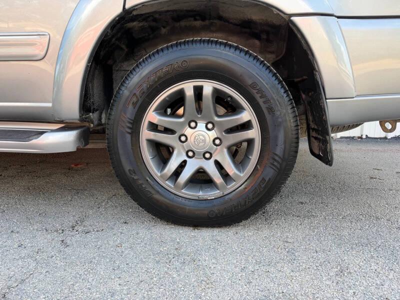 2004 Toyota Sequoia SR5