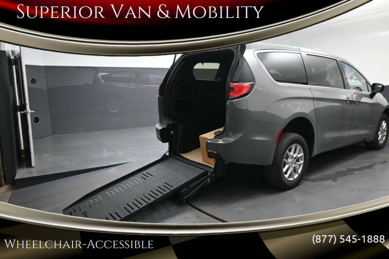 2025 Chrysler Pacifica Select