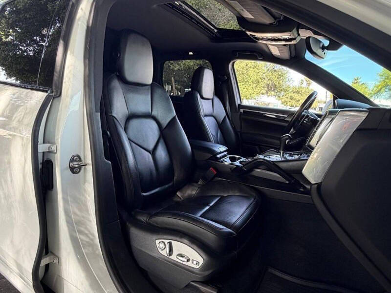 2018 Porsche Cayenne Platinum Edition