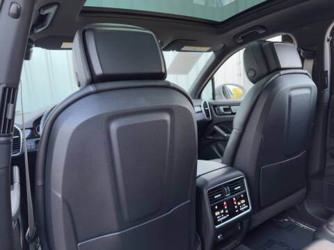 2023 Porsche Cayenne Platinum Edition