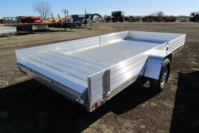 2025 Aluma 8114S-R-BT