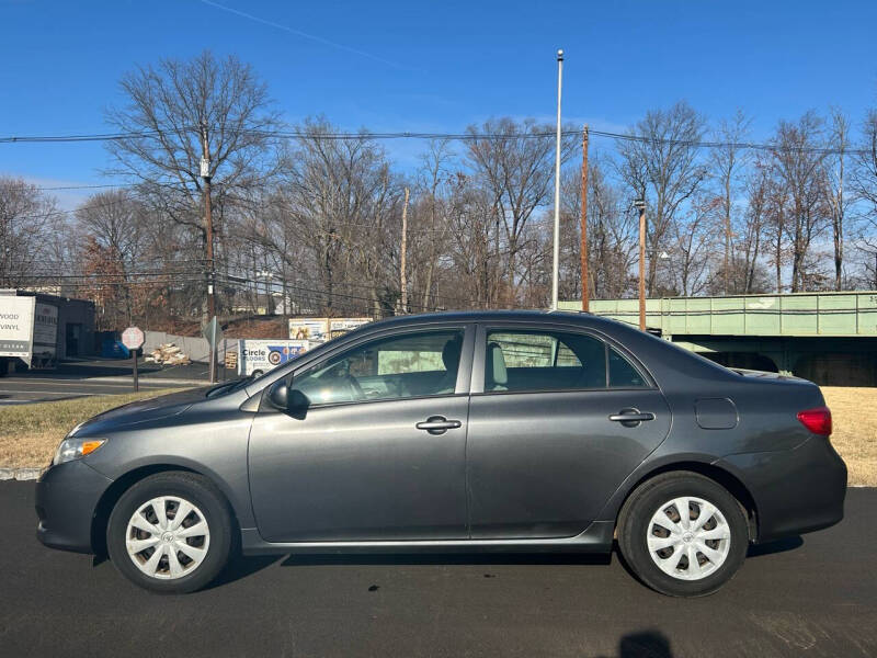 2010 Toyota Corolla LE photo 4